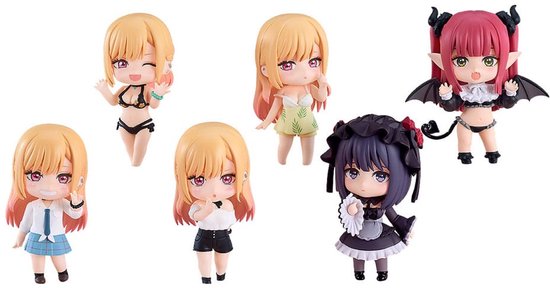 Zes Nendoroid figuren van Marin Kitagawa in verschillende outfits.