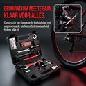 Een open zwarte gereedschapskist met fietsreparatietools, naast een wiel van een racefiets met rode velgverlichting. Tekst: GEBOUWD OM MEE TE GAAN. KLAAR VOOR ALLES.