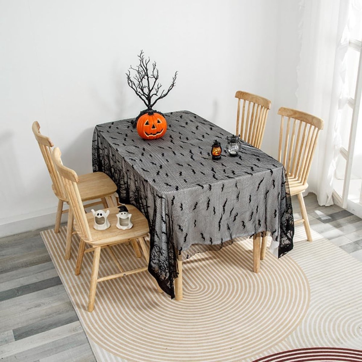 Omgoods- Tafelkleed Halloween - Zwart Kanten Tafelkleed - Rechthoekig Tafelkleed - Afwasbaar Tafellaken - Feestdecoratie - 140 x 350 cm - Feesttafelkleed