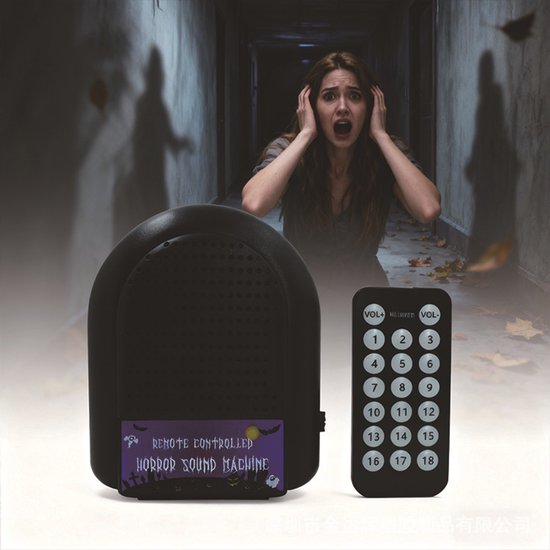 Machine sonore d'horreur noire et télécommande, avec une femme effrayée en arrière-plan.