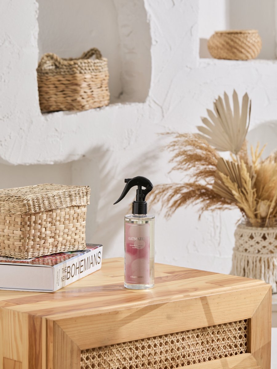 Charmens Matmazel Roomspray – Huisparfum – Interieurparfum – Huisgeur – Kamergeur – Geurverspreider – Daily Fragrance – Linnen & Textiel – Room Spray – Home Spray – Spa & Wellness – Massagesalon – Beautysalon – 250 ml