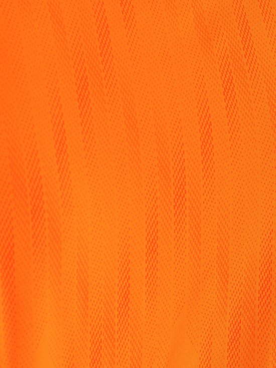 Textuur en patroon van een feloranje sportstof met verticale strepen.