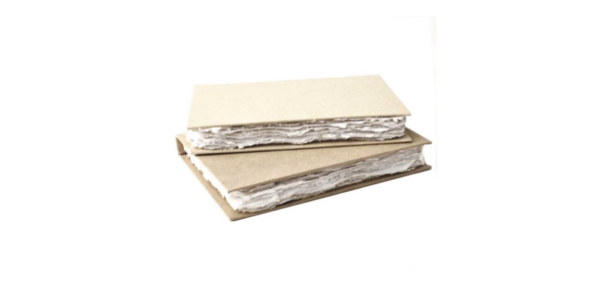 Notitieboek met kaft van hennep papier en inhoudsvellen glad katoenpapier, 15x11 cm
