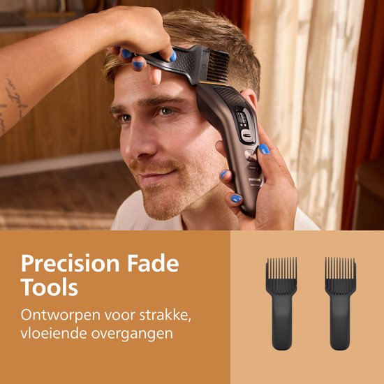 Close-up van Philips haartrimmer die haar knipt, met PowerAdapt sensor.