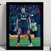 Autographe encadré Cristiano Ronaldo CR7 – 15 x 10 cm dans un cadre Zwart Classique – Signature imprimée – Real Madrid – Juventus – Legend du football – Voetbal – Manchester United FC – Al Nassr – Portugal – Kick