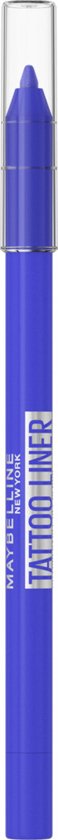 Een blauw oogpotlood met deksel, met het logo 'MAYBELLINE NEW YORK TATTOO LINER' op de schacht.