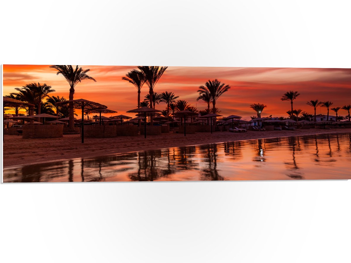 PVC Schuimplaat - Strand - Zee - Zonsondergang - Parasols - Palmbomen - 90x30 cm Foto op P