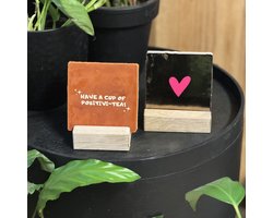 Tegelhouder Eikenhout 8CM | Geschikt voor 1 tegeltje | Luxe Tegelhouder | Handgemaakt | Spreuktegel | Tegeltjes met Spreuken | Tegeltjeswijsheid | Tegeltje tekst | Tegeltjes standaard |Tegelstandaard | Houdertje | Tegelhoudertje