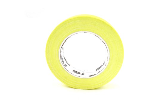 Rol fluoriserend gele tape, van voren gezien, met GAFER.PL logo op de binnenkant.