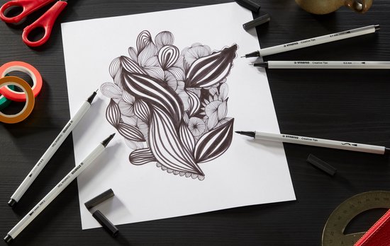 Detail van een tekening met organische vormen en lijnen, gemaakt met Stabilo fineliners.