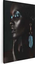 Artaza Canvas Schilderij Zwarte Vrouw met Blauwe Veren Oorbellen - 20x30 - Klein - Foto Op Canvas - Canvas Print