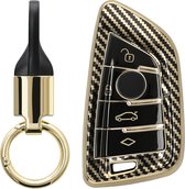 kwmobile autosleutel hoesje met sleutelring - geschikt voor BMW 3-knops Smart Key autosleutel hoesje - Sleutel case met sleutelhanger - Metallic Carbon design in goud / zwart
