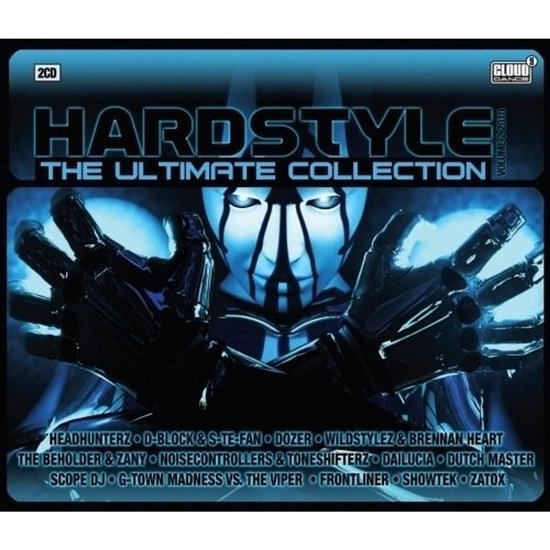 Cd-hoes Hardstyle The Ultimate Collection 2010 Vol 2 met een mysterieus masker in blauwe tinten en artiestenlijst.