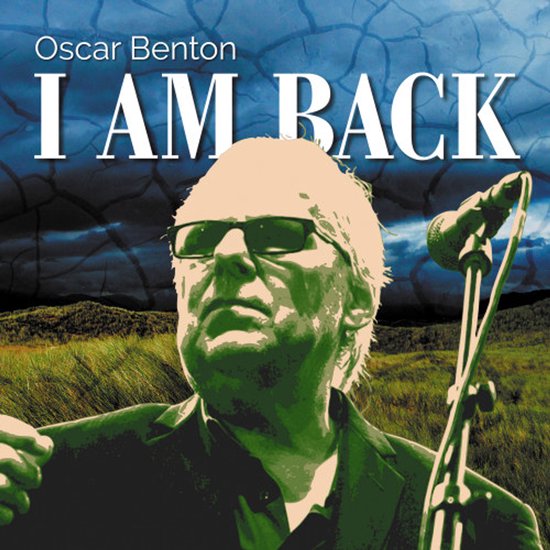 Pochette d'album d'Oscar Benton I AM BACK avec gros plan d'Oscar Benton portant des lunettes de soleil et un microphone, sur fond sombre.