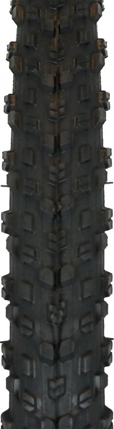 Gedetailleerd profiel van een zwarte fietsband met noppen.