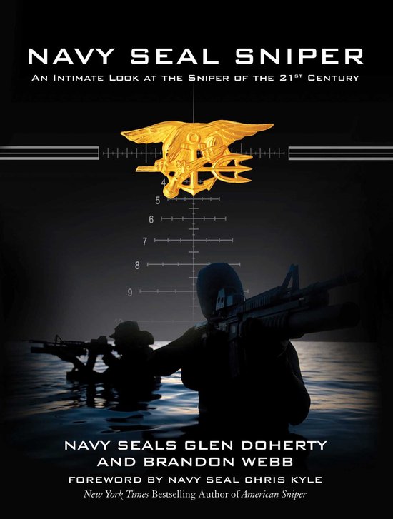 Boekomslag van "Navy SEAL Sniper", met silhouetten van Navy SEALs in het water met geweren, gericht door een vizier.