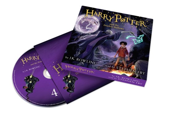 Boekhoes en cd's van Harry Potter en de Relieken van de Dood, met illustraties van Harry, Voldemort en een magische strijd.
