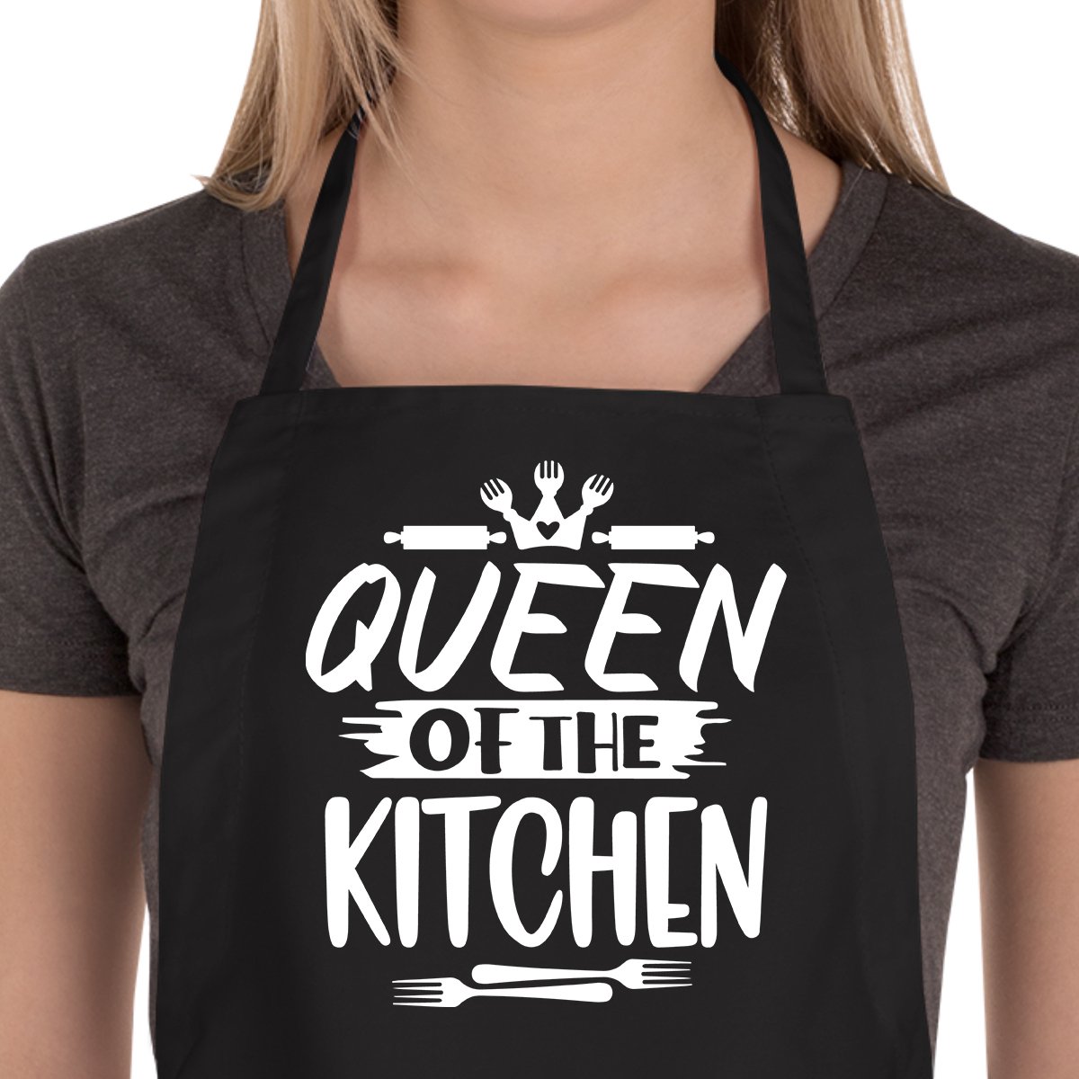 Keukenschort Zwart | 65x90cm | QUEEN OF THE KITCHEN | 100% katoen | Schort / Keukenschorten | Verjaardags cadeau | BBQ - MOEDERDAG - Met tekst