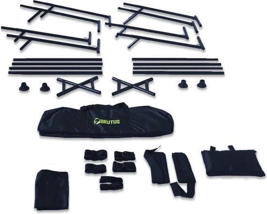 Onderdelen van een zwarte sling stand, inclusief metalen frame, banden, en draagtas.