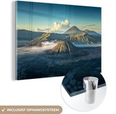 MuchoWow® Glasschilderij 30x20 cm - Schilderij acrylglas - Vulkanen in Indonesië - Foto op glas - Schilderijen
