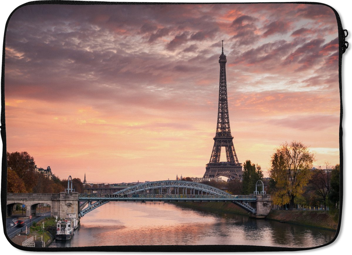Laptophoes 14 inch 36x26 cm - Parijs - Macbook & Laptop sleeve De ochtendschemering over Parijs - Laptop hoes met foto