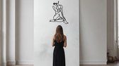 Vrouw15 - Silhouette - Metaalkunst - Wit - 90 cm- Line Art Decoratie - Muur Decoratie- Cadeau voor Vrouw- Inclusief ophangsysteem