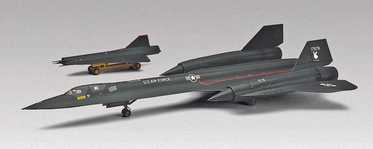 Revell Modelbouwpakket Militaire voertuigen - 15810 Lockheed SR-71A Blackbird met Drone Plastic - 1:72 - Modelbouw
