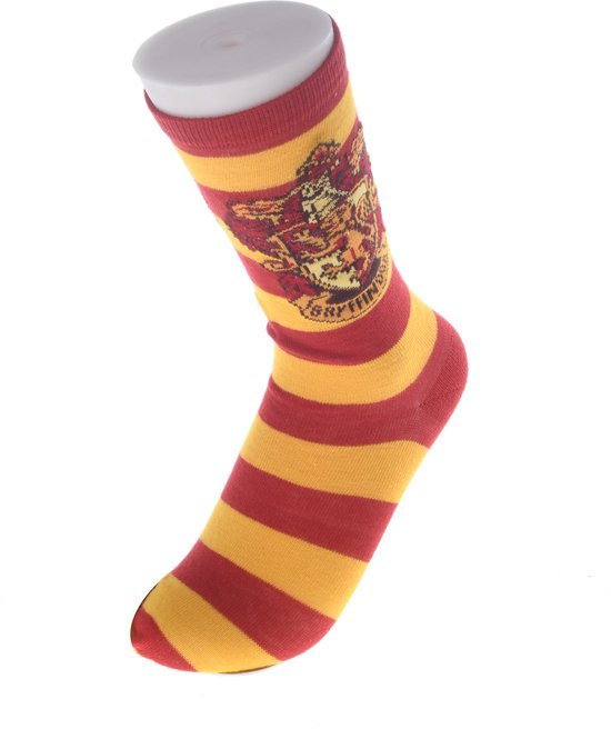 Rode en gele gestreepte sokken met Gryffindor-wapen.