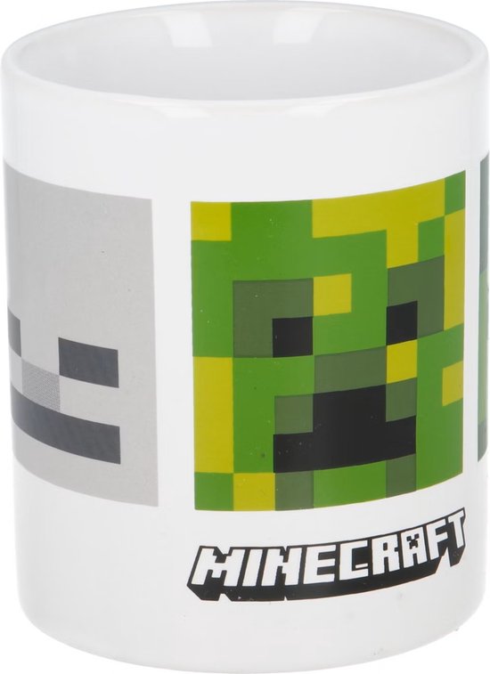 Witte mok met pixelachtige afbeelding van een zombiegezicht en Minecraft logo.