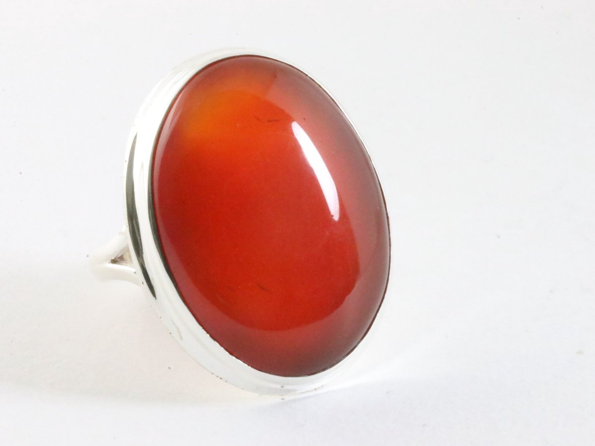 Grote ovale zilveren ring met carneool - maat 20