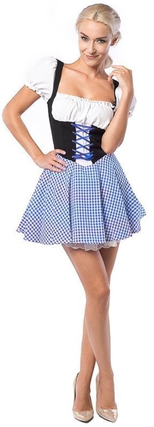 Vrouw met blond haar in een traditioneel Duits dirndl-kostuum met blauw-wit geblokte rok en wit topje.