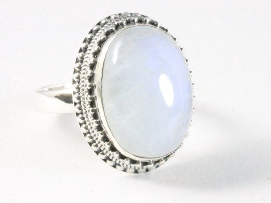 Zware bewerkte zilveren ring met regenboog maansteen - maat 18.5