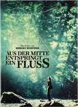 Voorzijde van de 4K UHD Blu-ray "A River Runs Through It". Een man werpt een vliegvislijn in een bosrijke omgeving.