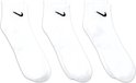 Drie paar witte Nike enkelsokken met zwart Nike logo.