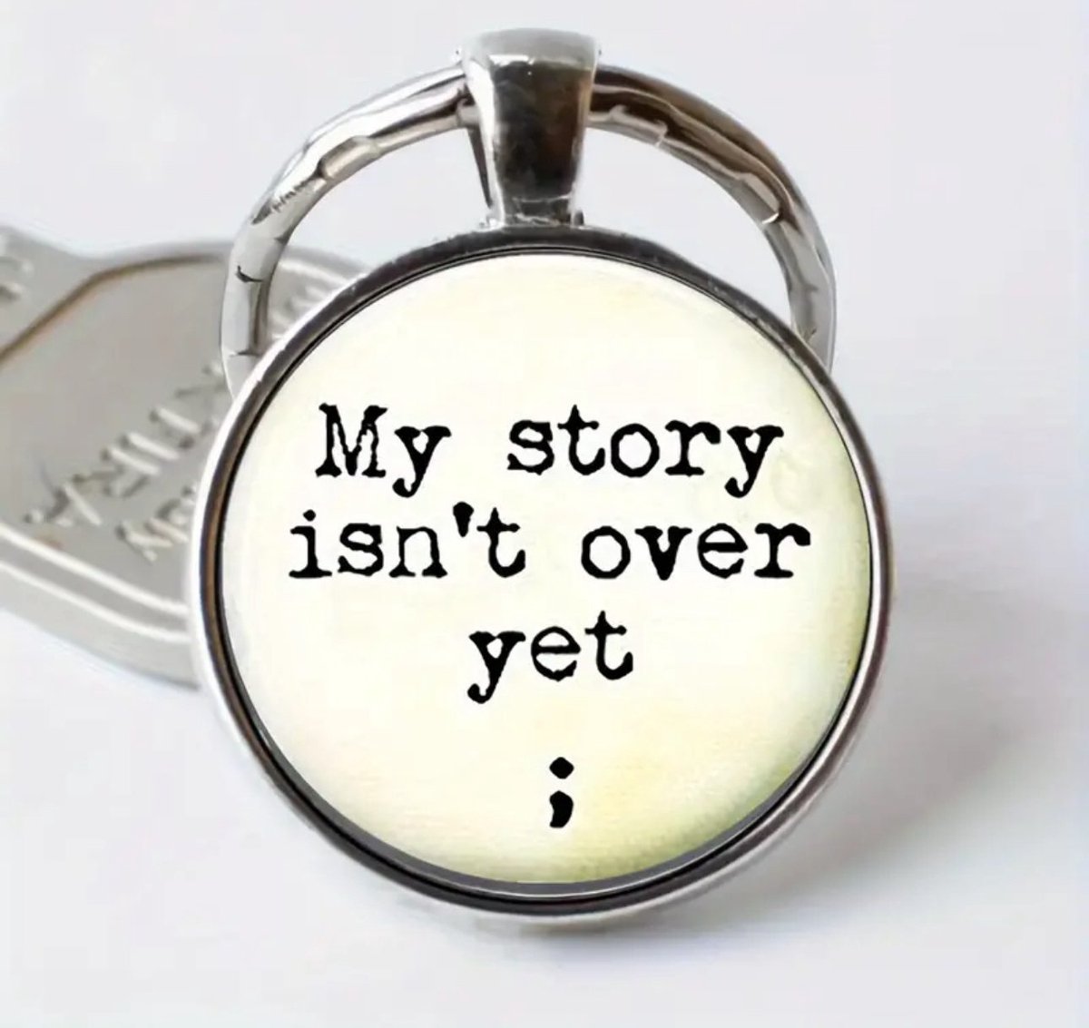GoedeDoelen.Shop | Sleutelhanger My Story | Sleutelring | Suïcide Awareness | Statement Hanger | Semicolon | Punt Komma | Steun | Bewustwording | Autosleutel | Fietssleutel | Huissleutel | Doorsnede 2,5 CM | Wellness-House