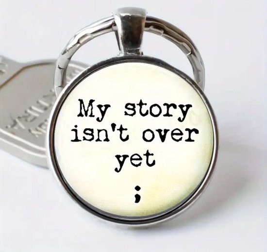 GoedeDoelen.Shop | Sleutelhanger My Story | Sleutelring | Suïcide Awareness | Statement Hanger | Semicolon | Punt Komma | Steun | Bewustwording | Autosleutel | Fietssleutel | Huissleutel | Doorsnede 2,5 CM | Wellness-House