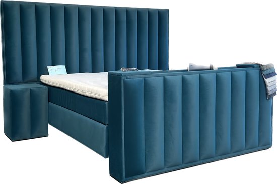 BedNL – Boxspring - luxe Veluwe met voetbord tv lift systeem – 140x210 - Compleet Velvet Blauw kleur