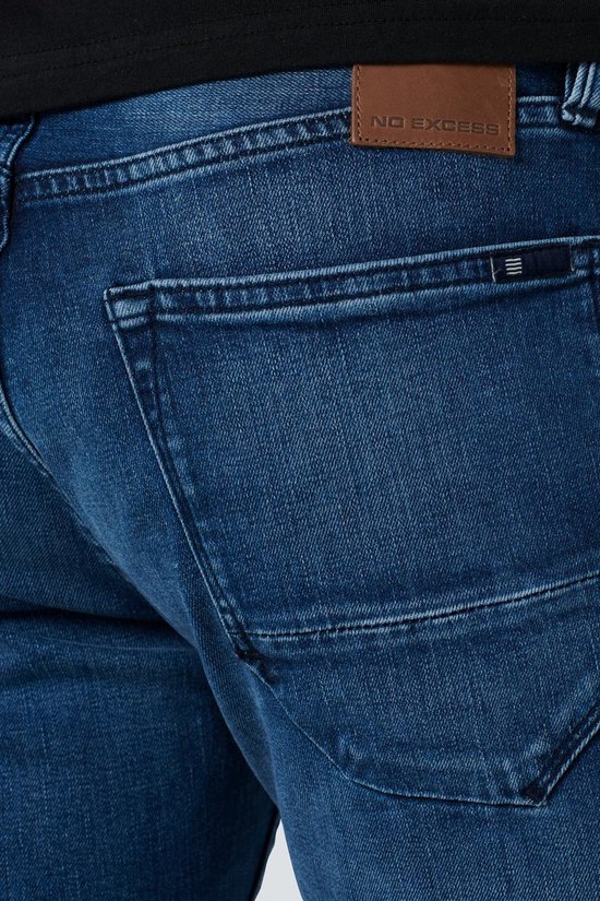 Tapered fit jeans