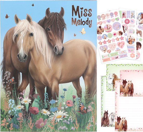 Papeterie Miss Melody avec deux chevaux sur la couverture dans un champ de fleurs. À côté du dossier se trouvent des autocollants et des blocs-notes avec des images de chevaux.