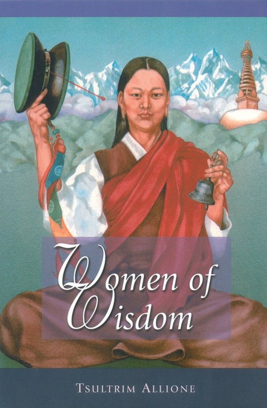 Boekcover met de tekst "Women of Wisdom". Een vrouw in traditionele kledij met instrumenten in haar handen, zittend voor een berglandschap.
