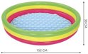 Opblaasbaar zwembad met drie gekleurde ringen en afmetingen: 152 cm breed en 30 cm hoog.