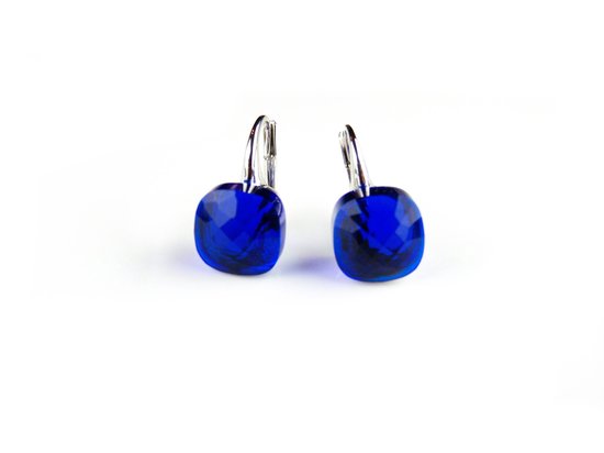 Zilveren oorringen oorbellen model pomellato kobalt blauwe steen
