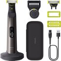 Set van de Philips OneBlade Pro 360, met scheerapparaat, kammen, reisetui en oplader.