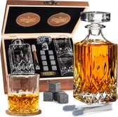 Whisiskey Whiskey Karaf - Klassik in houten giftbox - Luxe Whisky Karaf Set - 700 ml - Decanteer karaf - Whiskey Set - Incl. 8 Whiskey Stones, 2 Whiskey Glazen & Extra Accessoires - Vaderdag Cadeau