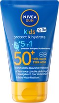 NIVEA SUN Kids Protect & Hydrate To Go Pocket Size Zonnebrand Melk - SPF 50+ - Zeer waterbestendig - Mini Zonnebrandcreme - 50 ml