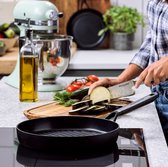 Bol.com KitchenAid Classic Forged Aluminium grillpan ø28cm - zwart - inductie - anti-aanbak - PFAS-vrij aanbieding