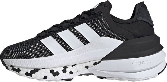 Baskets noires pour femme avec bandes blanches Adidas, accents blancs et taches noires sur la semelle.