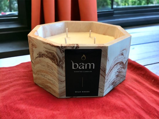 BAM Wilde Rozen geurkaars met 4 wieken in een terracotta gemarmerd handmade potje - 80 branduren (545g) - cadeautip - geschenk - vegan