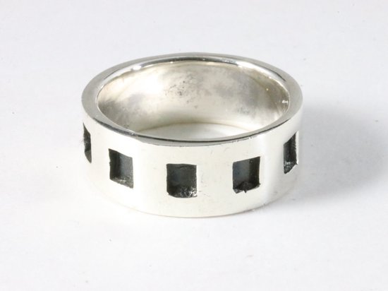Zware zilveren ring met zwarte blokken - maat 21.5