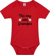 This boy loves grandpa tekst baby rompertje rood jongens - Cadeau opa - Babykleding 68 (4-6 maanden)